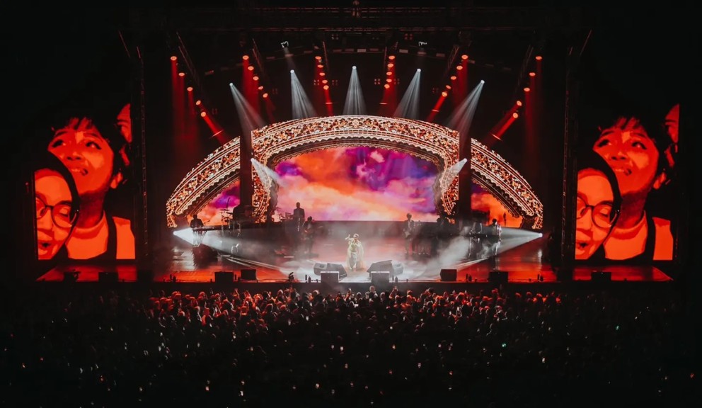 Concert stage lighting